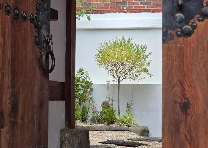 Entire Bukchon Hanok, 2 Connected Houses, Byeolha ヴィラ ソウル特別市