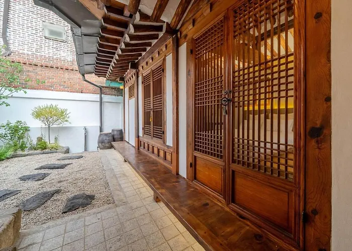 ヴィラ Entire Bukchon Hanok, 2 Connected Houses, Byeolha ソウル特別市