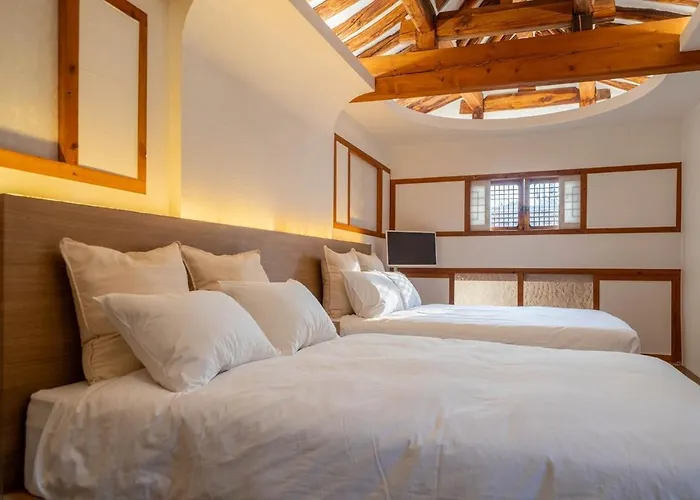 Entire Bukchon Hanok, 2 Connected Houses, Byeolha ヴィラ ソウル特別市