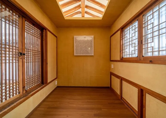Entire Bukchon Hanok, 2 Connected Houses, Byeolha *