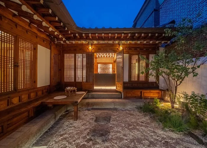 Entire Bukchon Hanok, 2 Connected Houses, Byeolha ヴィラ ソウル特別市