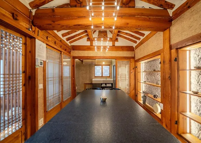 Entire Bukchon Hanok, 2 Connected Houses, Byeolha ヴィラ *