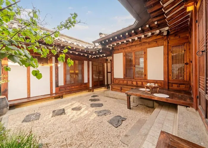 Entire Bukchon Hanok, 2 Connected Houses, Byeolha ヴィラ ソウル特別市